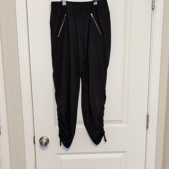 Athleta Pants - Athleta Aspire Ankle Pants Size 4